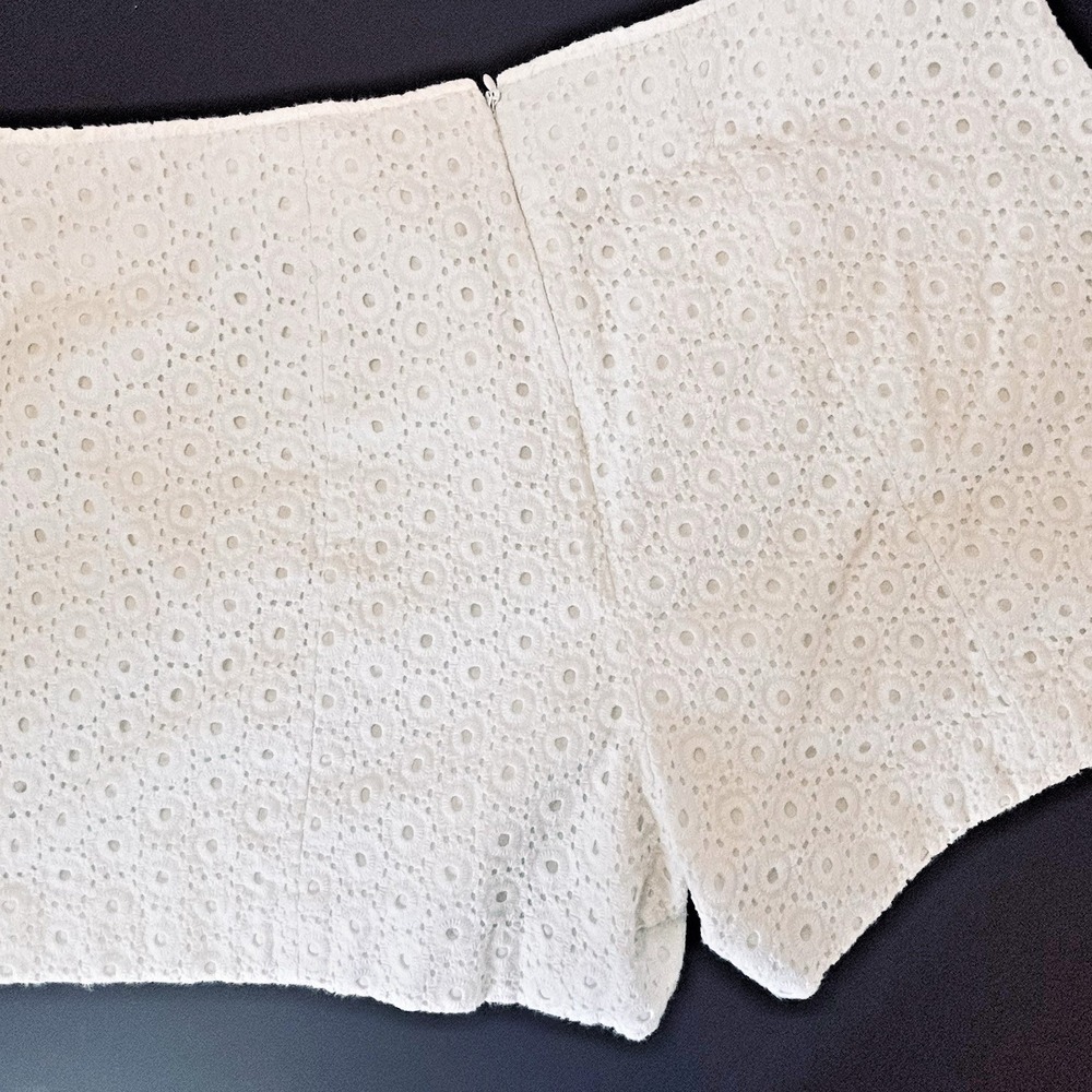 Cappagallo White Eyelet Lined Shorts Size 12 Side Slash Pockets Back Zip 36 - Picture 10 of 10
